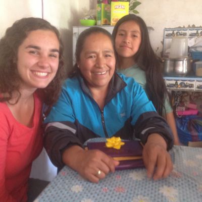 Abbie with host mother, Elizabeth, and oldest daughter, Wendy.