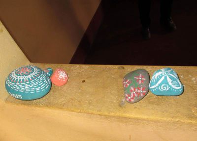 The Ayacucho chicas have been working on art projects in their spare time, including rock painting . . . .