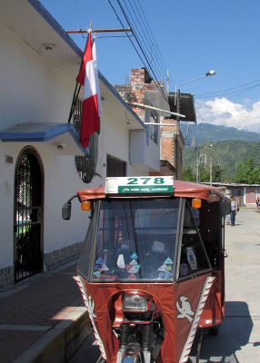 San  Ramón has many mototaxis. And since July is the month that celebrates Peruvian independence, the Peruvian flag is everywhere.