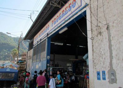 One of San  Ramón's markets.